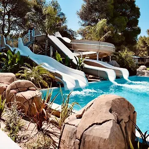 Holacamp Garrofer ** Sitges